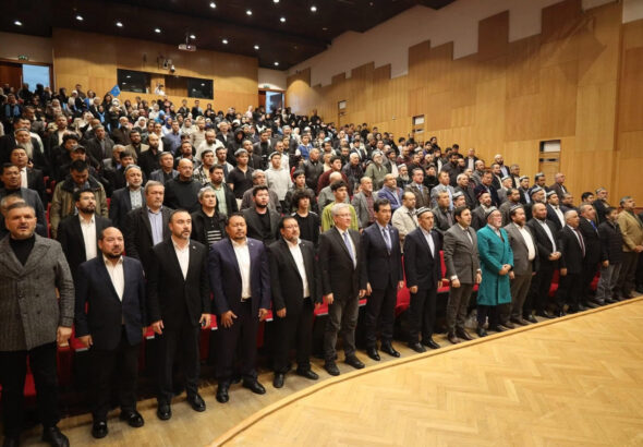 جۇمھۇرىيەت كۈنىنى تۈركىيەدىكى ئۇيغۇرلار داغدۇغىلىق تەبرىكلىدى