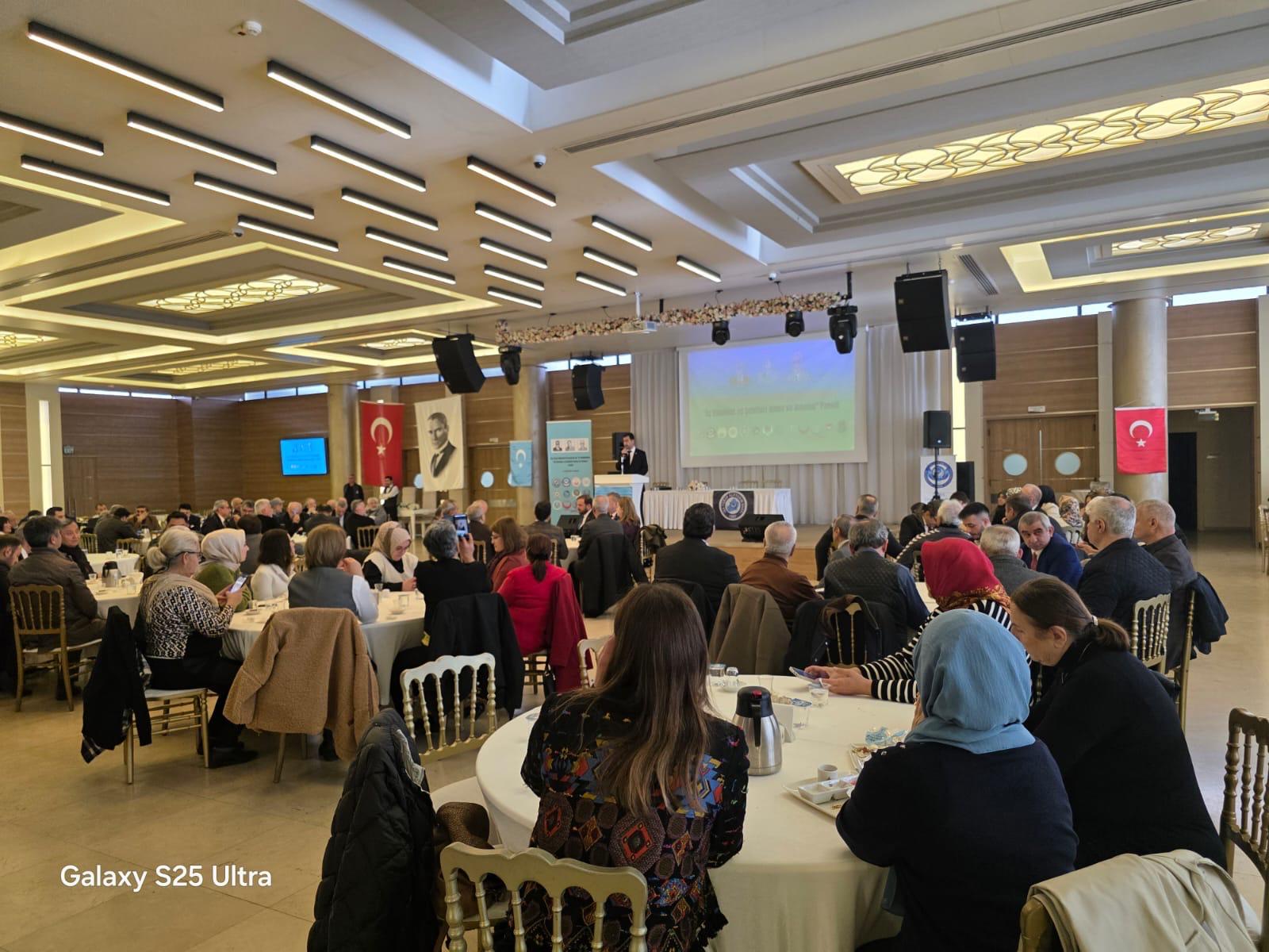 ئۈچ ئەپەندى ھەققىدە يېغىن-ئستانبۇل