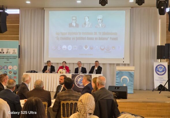 ئۈچ ئەپەندىلەر ھەققىدەب يېغىن