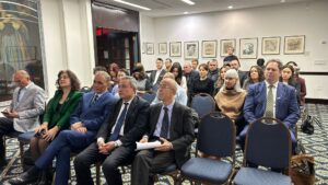 ئاخبارات ئىلان قىلىش يېغىنىدىن كۆرۈنۈش