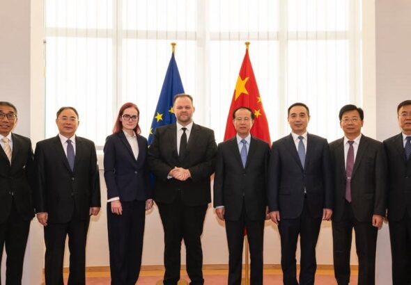 ئوتتۇرىدىكى ئەنگىن ئەر ئوغلى ياۋروپا ئىتتىپاقى پارلامېنتى خىتاي ئىشلىرى پارلامېنت گورۇپپىسىنىڭ باشلىقى