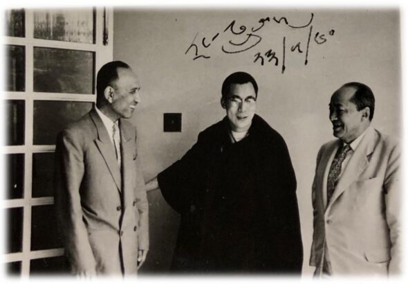 Isa yüsüp alptékinning shiwitsiye arxiplirida saqliniwatqan bir nechche parche mektupi (1)